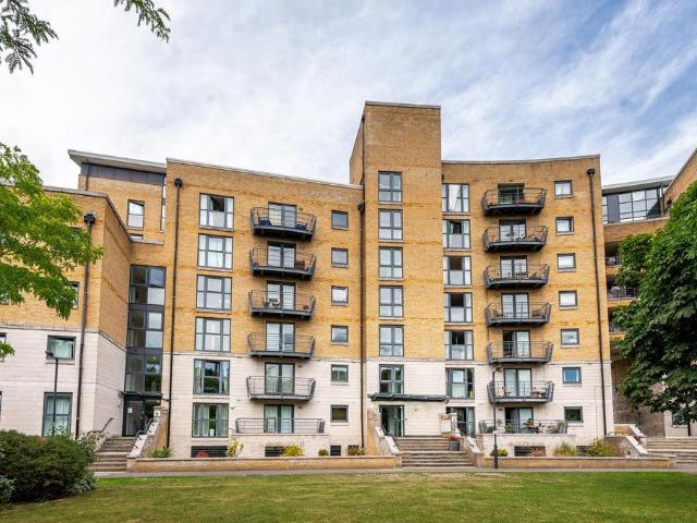 Flat for sale in Greenwich Town Centre, Greater London