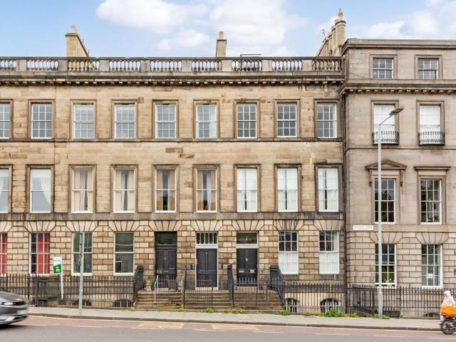 Flat for sale in Greenside, Leith
