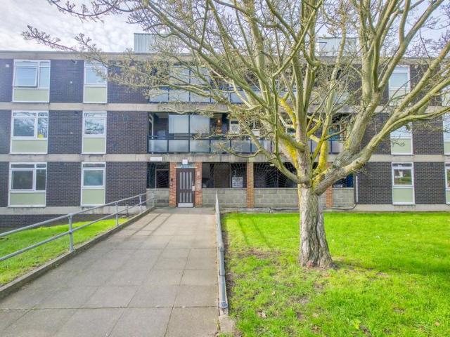 Flat for sale in Shooters Hill, Greater London