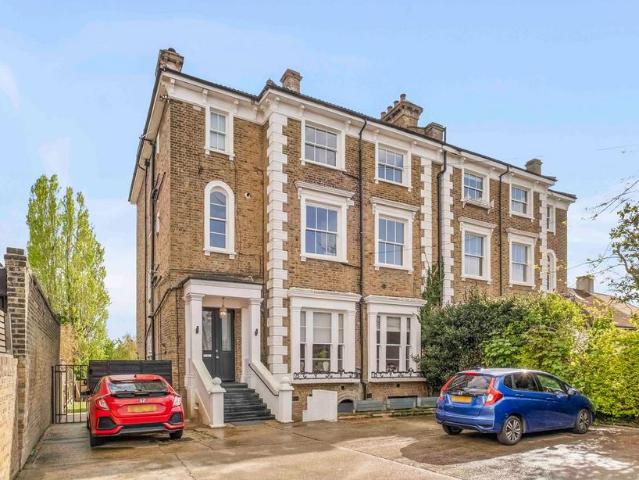Flat for sale in Southfields, Greater London