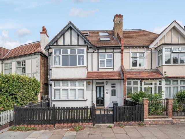 Flat for sale in London Borough of Lambeth, Greater London