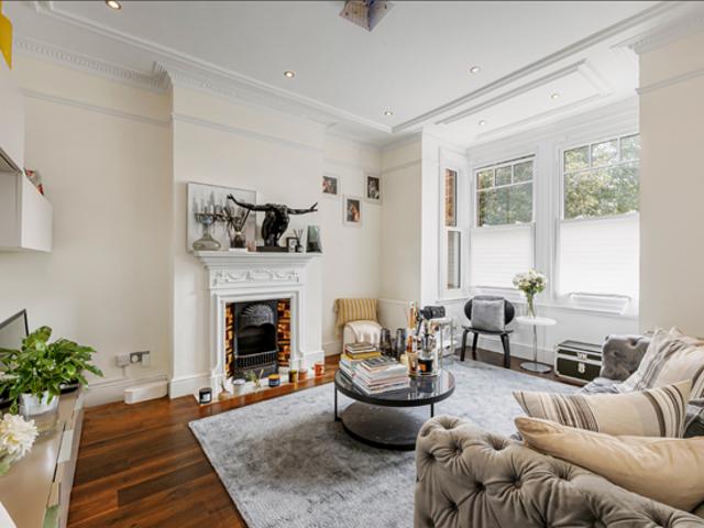 Flat for sale in London Borough of Hounslow, Cat Hill