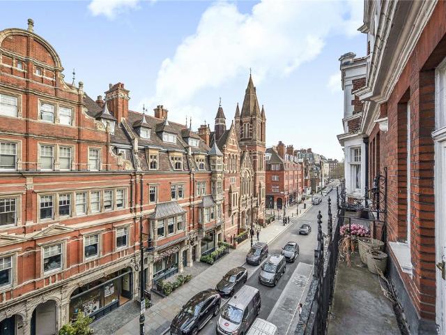 Flat for sale in Mayfair, Greater London