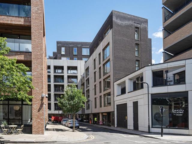 Flat for sale in South Hackney, Greater London