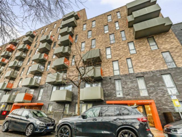 Flat for sale in Ocean Estate, Greater London