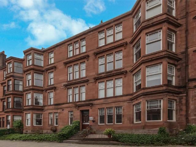 Flat for sale in Hillhead, Scotland