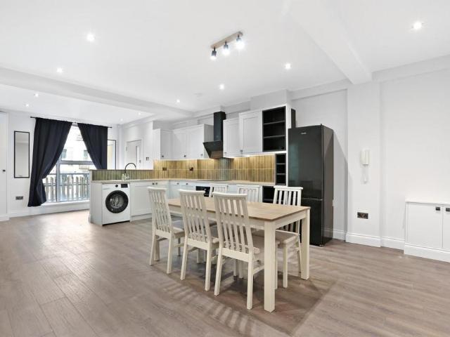 Flat for sale in Walworth, Greater London
