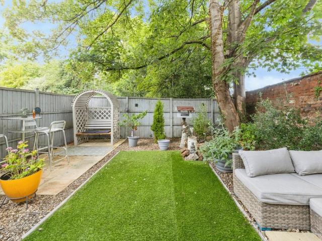 Flat for sale in Evershot, Oxfordshire