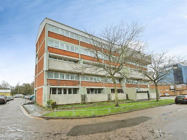 Flat for sale in Heigham Grove, East Bank