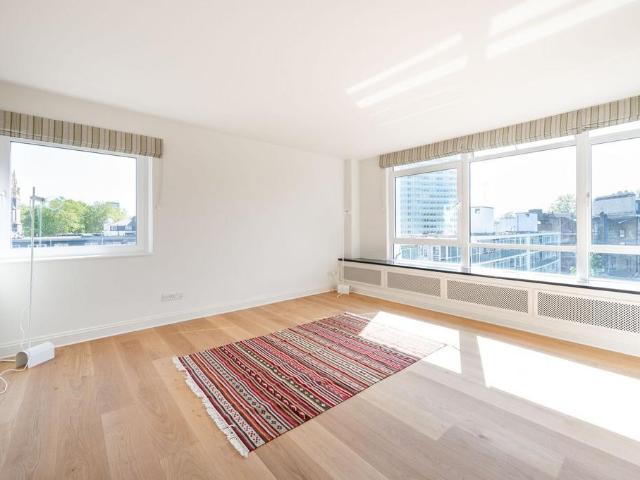 Flat for sale in Paddington, Greater London