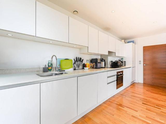 Flat for sale in Greenwich Town Centre, Greater London