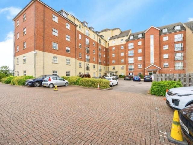 Flat for sale in Cauldwell, Bedford