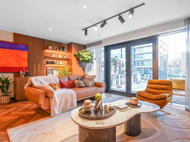 Flat for sale in St. George in the East, Wapping