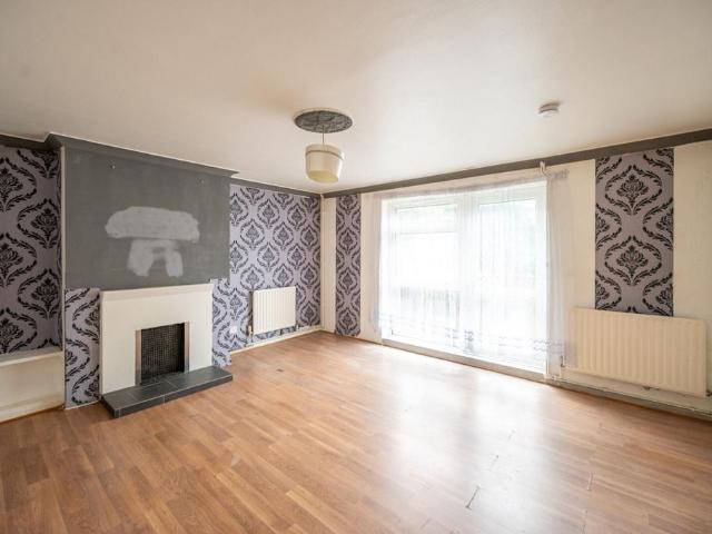 Flat for sale in Plaistow, Greater London