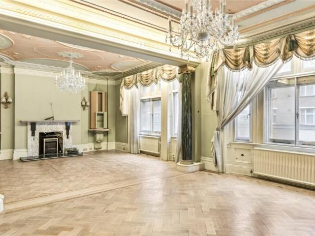 Flat for sale in Brompton, Greater London