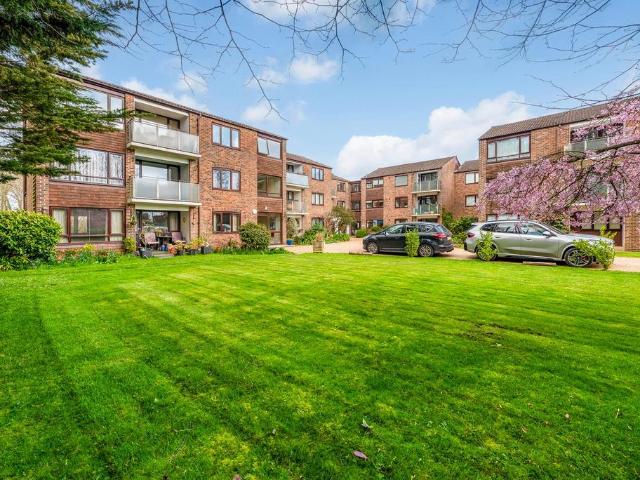 Flat for sale in Lavant, Littlecote