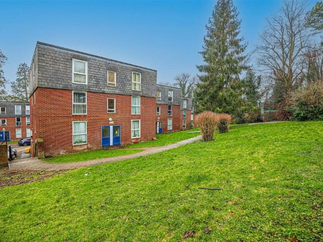 Flat for sale in Highfield, Pouchen End