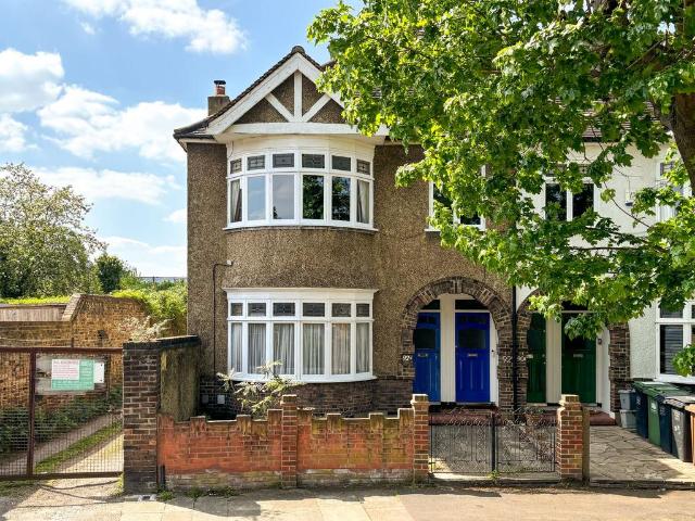 Flat for sale in London Borough of Lewisham, Greater London