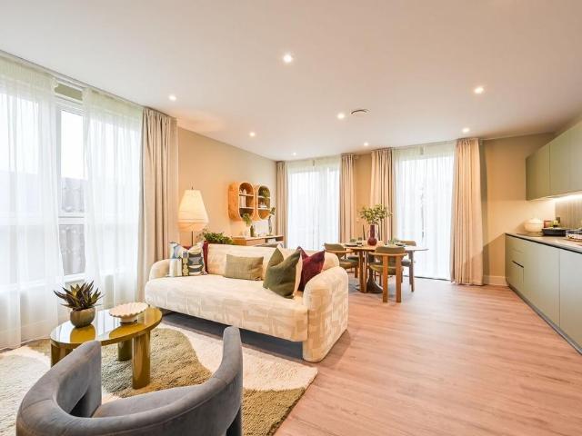 Flat for sale in West Heath, Greater London