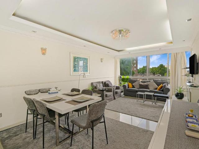 Flat for sale in Paddington, Isle Of Man