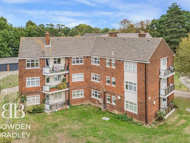 Flat for sale in Hermitage Estate, Greater London