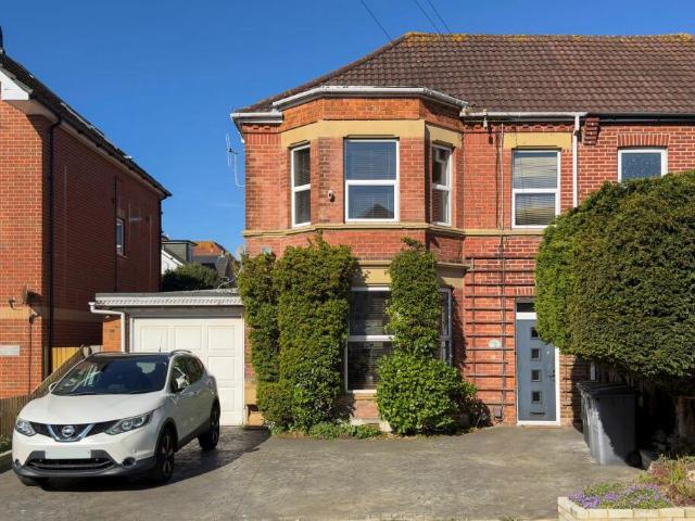 Flat for sale in Boscombe, Bournemouth
