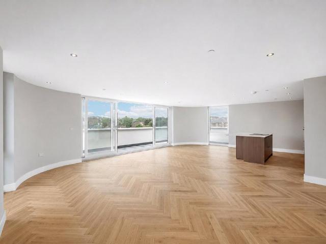 Flat for sale in Streatham Hill, Greater London