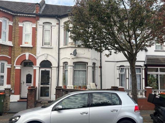 Flat for sale in London Borough of Newham, Greater London