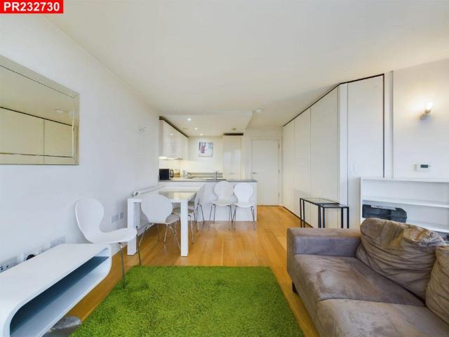 Flat for rent in Hayes, Greater London
