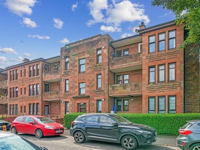 Flat for sale in Cathcart, Scotland