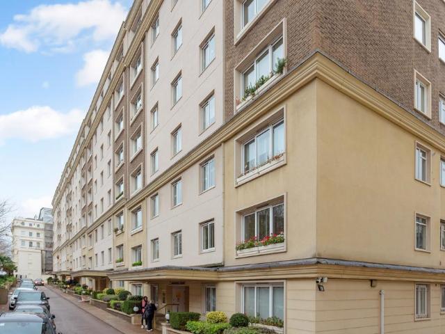 Flat for sale in Knightsbridge, Greater London