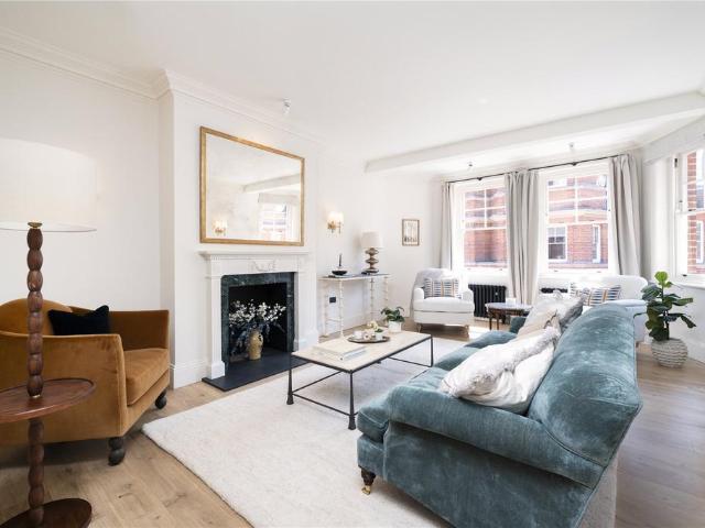 Flat for sale in Chelsea, Greater London