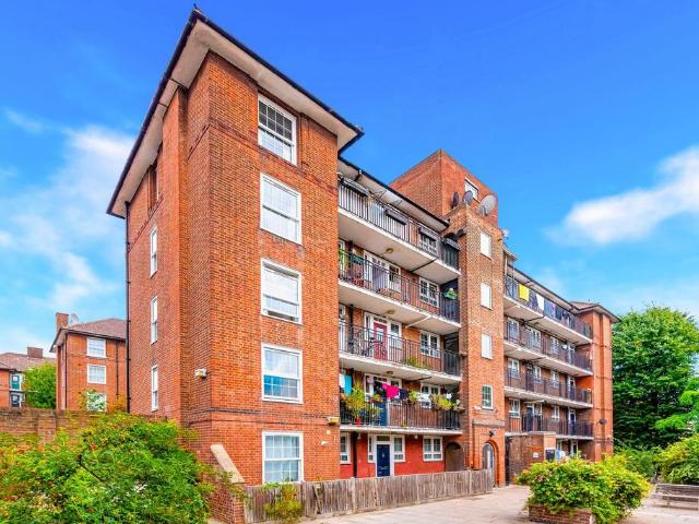 Flat for sale in Andover Estate, Greater London