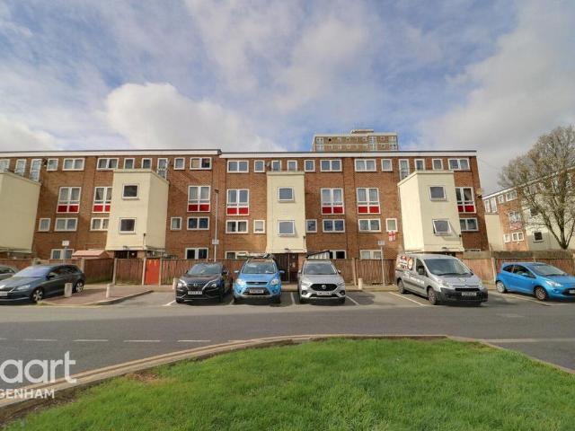 Flat for sale in London Borough of Barking and Dagenham, Greater London