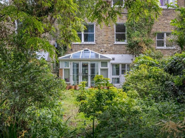 Flat for sale in Notting Hill, Greater London