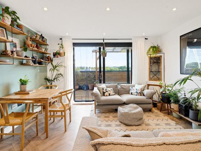 Flat for sale in Cossall Estate, Greater London