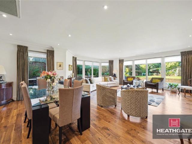Flat for sale in Golders Green, Greater London