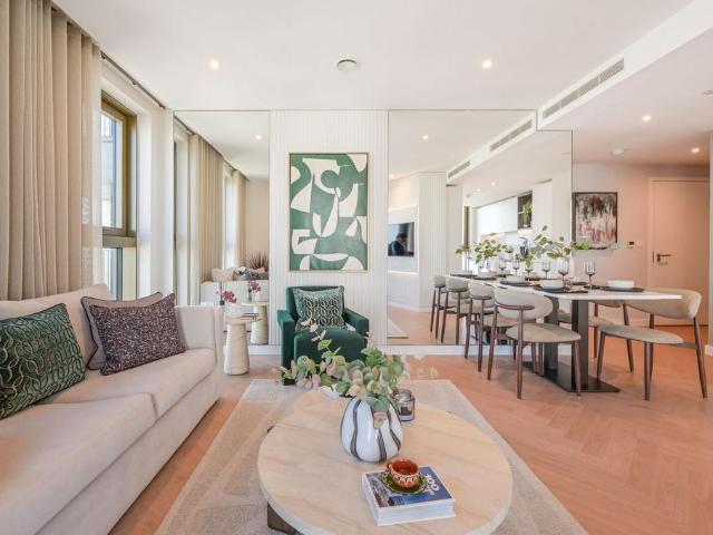 Flat for sale in Isle Of Dogs, Greater London