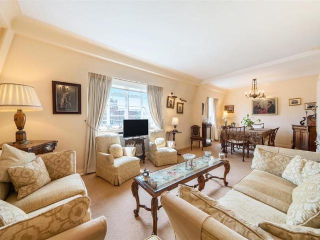 Flat for sale in West Hampstead, Greater London