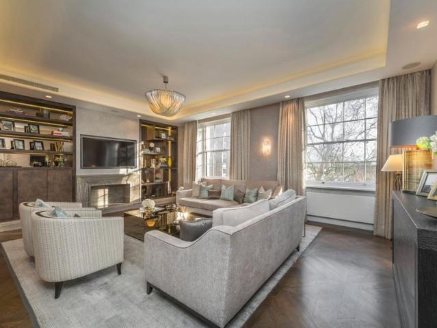 Flat for sale in Paddington, Greater London