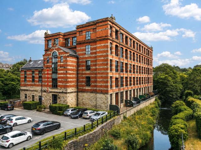 Flat for sale in Lee Bank, Greater Manchester
