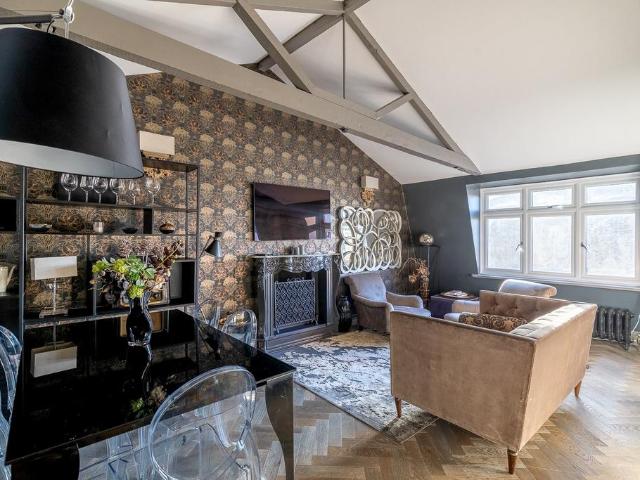 Flat for sale in Lot's Village, Greater London