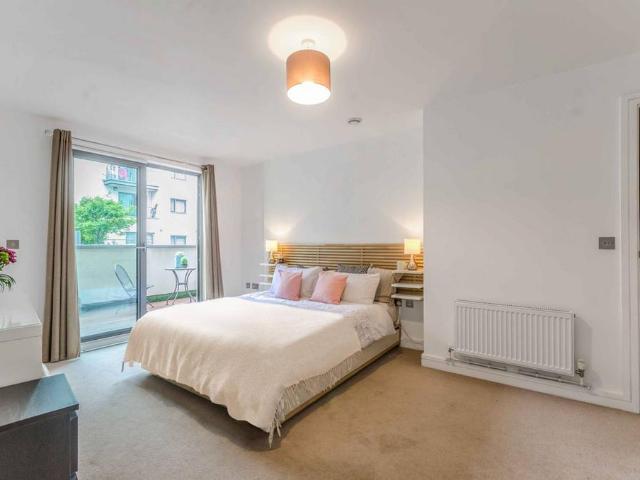 Flat for sale in Bromley-by-Bow, Poplar Grove