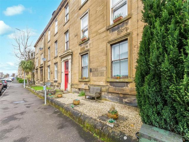 Flat for sale in Greenock, Scotland