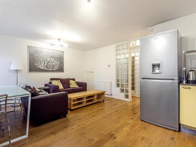 Flat for sale in Kensal Town, Bayswater