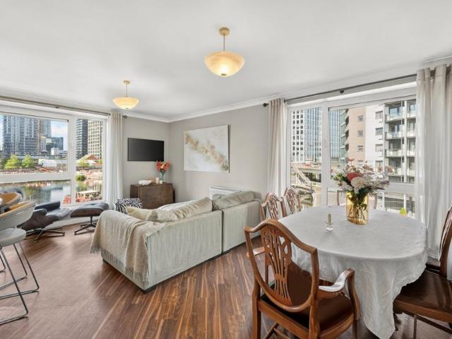 Flat for sale in Boardwalk Place, Blackwall