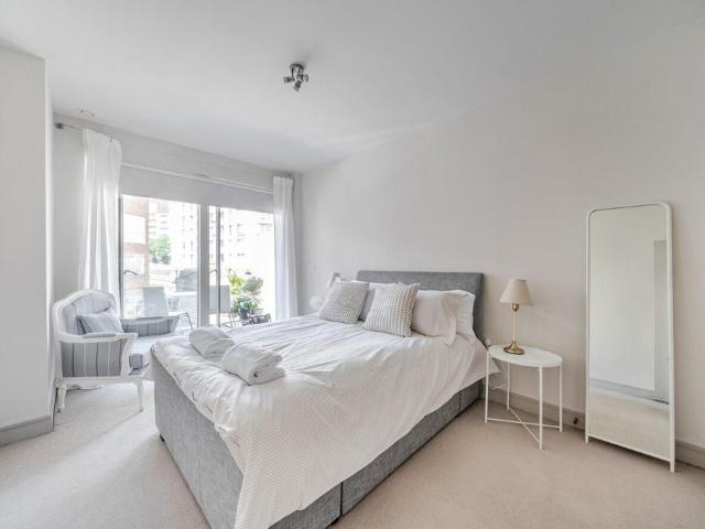 Flat for sale in Putney, Greater London