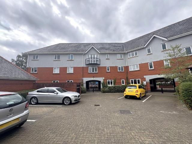 Flat for sale in Salford Quays, Salford