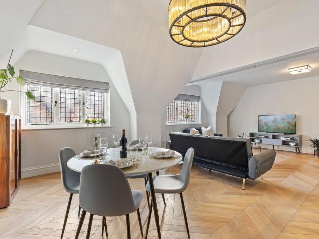 Flat for sale in Royal Borough of Kensington and Chelsea, Greater London