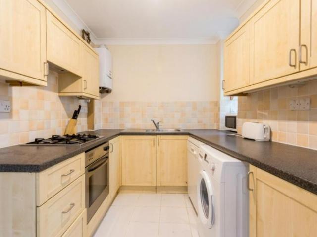 Flat for sale in Bayswater, Greater London